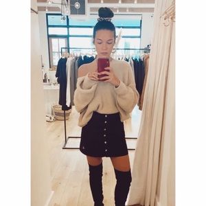 Meet your newest Posher, Lexi Lond.